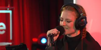 [Video] Asik! Jess Glynne Padukan James Bay &#38; Rihanna Jadi Satu