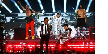 [Video] Bruno Mars Berikan Pidato Untuk Para Musisi Lain