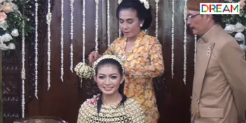 [Video] Cantiknya Selvi Ananda Calon Mantu Jokowi Saat Siraman