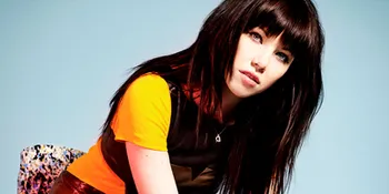 [Video] Carly Rae Jepsen Berciuman di Dalam Air!