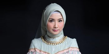 Video Haru Desy Ratnasari di Pemakaman Sang Paman, Menangis Peluk Jenazah untuk Terakhir Kalinya