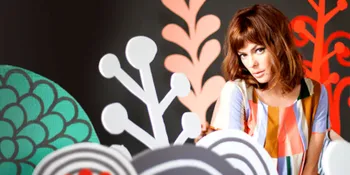 [Video] Jadi Sumber Kehidupan, Lenka Rilis Klip 'Nothing Here But Love'