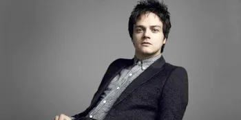 [Video] Jamie Cullum dan Balon Merah di Klip 'Everything You Didn't Do'