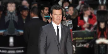 [Video] Josh Brolin Menyelamatkan Si Seksi Juno Temple