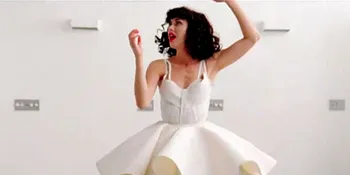 [Video] Kimbra Rilis Video 'Come Into My Head'