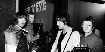 [Video] Klip Baru Beady Eye, Liam Gallagher Dikelilingi Wanita Seksi