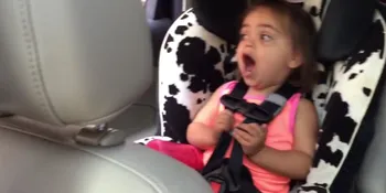 Video: Kocak! Lagi Asik Nyanyi, Balita Ini Marah-Marah