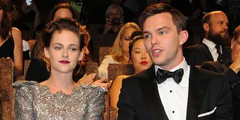 [VIDEO] Kristen Stewart-Nicholas Hoult Terlibat Cinta Terlarang