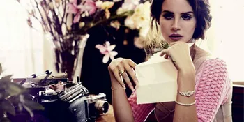 [Video] Lana Del Rey Rilis Video Provokatif, 'Ride'