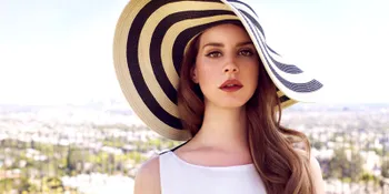 [Video] Lana Del Rey Tampil Kelam di Klip Baru