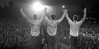 [Video] Luncurkan Klip 'First Time', Jonas Brothers Pesta di Las Vegas