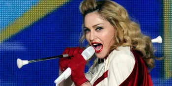 [Video] Madonna Terjatuh di Panggung Konsernya