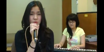 Video Raisa Cover Still In Love, Romantis Banget.