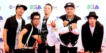 [Video] Rocket Rockers Daur Ulang Lagu Lama 'Samalona'