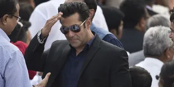 [Video] Salman Khan Hentikan Launching Acara Demi Adzan Maghrib