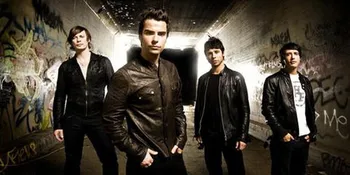 [Video] Stereophonic Rilis Single Violins and Tambourines