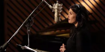 [Video] Sukses Dengan 'Let It Go', Idina Menzel Lepas Klip Baru