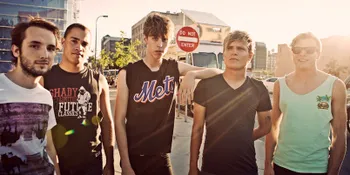 [Video] The Strokes Rilis Klip Baru Bergaya Jadul