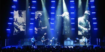 [Video] Vokalis Oasis 'Sembah' John Lennon di Panggung