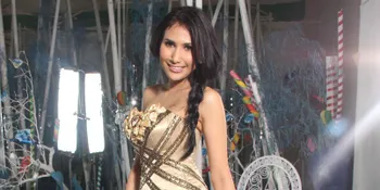 [Video] Dewi Cinta Tampil Seksi di Video Klip 'Cinta Yang Salah'