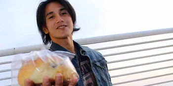 Vino G Bastian, Si Tukang Roti Tampan