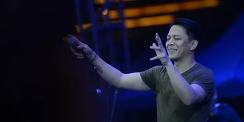 Viral Foto Ariel NOAH Telanjang Dada, Gembira Kala Diguyur Hujan