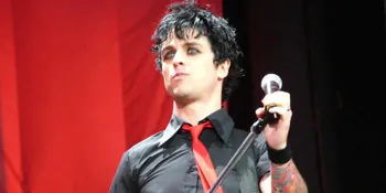 Vokalis Green Day Berdoa Agar Tetap Sadar