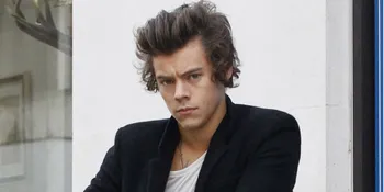 Wah, Harry Styles Naksir Wanita Berusia 45 Tahun?