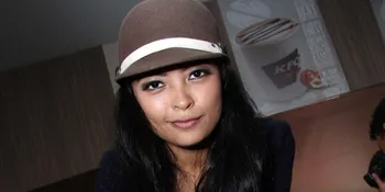 Wah! Tantri Kotak Alih Profesi Jadi Pelayan Restoran