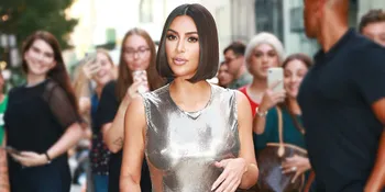 Wajah Asli Kim Kardashian Tanpa Makeup &#38; Filter, Merah Karena Psoriasis