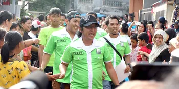 Wali Bagikan Bubur Kacang Hijau ke Korban Bencana