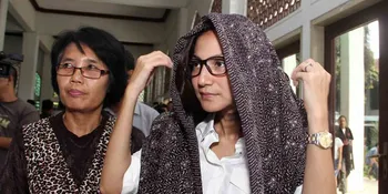 Wanda Hamidah Taubat di Tanah Suci