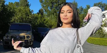 Waspada Corona, Kylie Jenner Akui Sudah Terbiasa di Rumah Sejak Hamil Stormi Webster