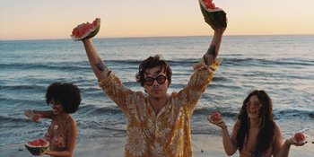 'Watermelon Sugar' Bikin Harry Styles Pecahkan Rekor Antar Anggota One Direction