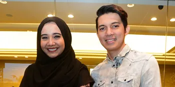 Wedding Anniv, Irwansyah & Zaskia Saling Tulis Ucapan Cinta Mesra