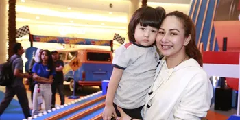 Wedding Anniversary ke-7, Deswita Maharani Ungkap Ferry Maryadi Pria Dalam Genggaman