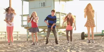 Wew, MattyBRaps Dikelilingi Gadis-Gadis Cantik