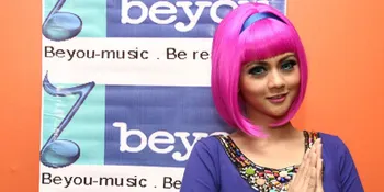 Wig Warna-Warni, Jenita Janet Dibilang Boneka Chucky