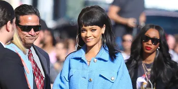 Wow! Dress Kuning Rihanna di Met Gala Dibuat Selama 2 Tahun