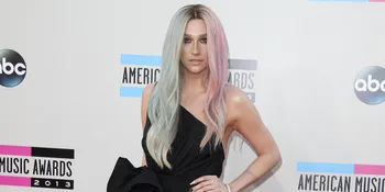 Wow, Kesha Pamerkan Style Baru Dengan Tato Misterius