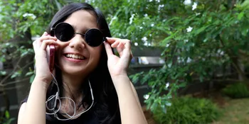 Wow! Tissa Biani Koleksi 5000 Foto One Direction di Gadgetnya