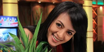 Yeyen Lidya Dilarang Suami Foto Panas