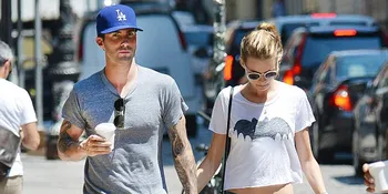 Yuk Intip Kencan Mesra Adam Levine dan Behati Prinsloo!
