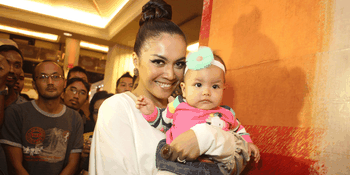 Yuk Intip Tips Keluarga Harmonis Ala Denada dan Suami!