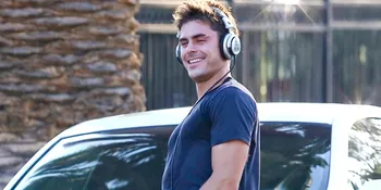 Zac Efron Sekali Lagi Membuat Wanita Menahan Nafas