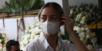 Zeraiah Moria, Putra Raditya Oloan Tak Kuasa Menahan Tangis Saat di Rumah Duka