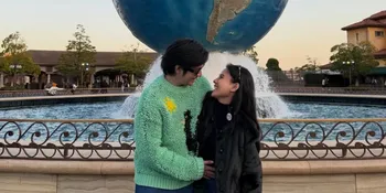7 Potret Babymoon Shenina Cinnamon ke Jepang, Naik Kursi Roda di Disneyland