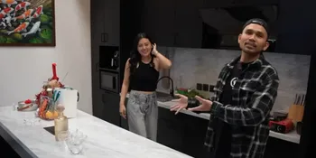 7 Potret Dapur Wendy Walters yang Berkonsep Elegan Modern, Didominasi Warna Hitam