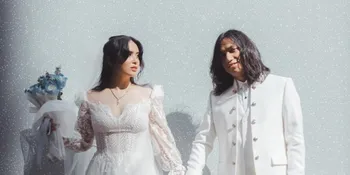 7 Potret Detail Gaun Pengantin Ayushita yang Menawan dari Penutup Kepala - Ujung Kaki