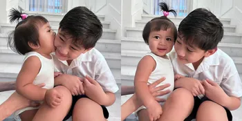 7 Potret Gemas Lily Cium Pipi Rafathar, Saking Sayangnya Sampai Pipi Kakak Dikokop